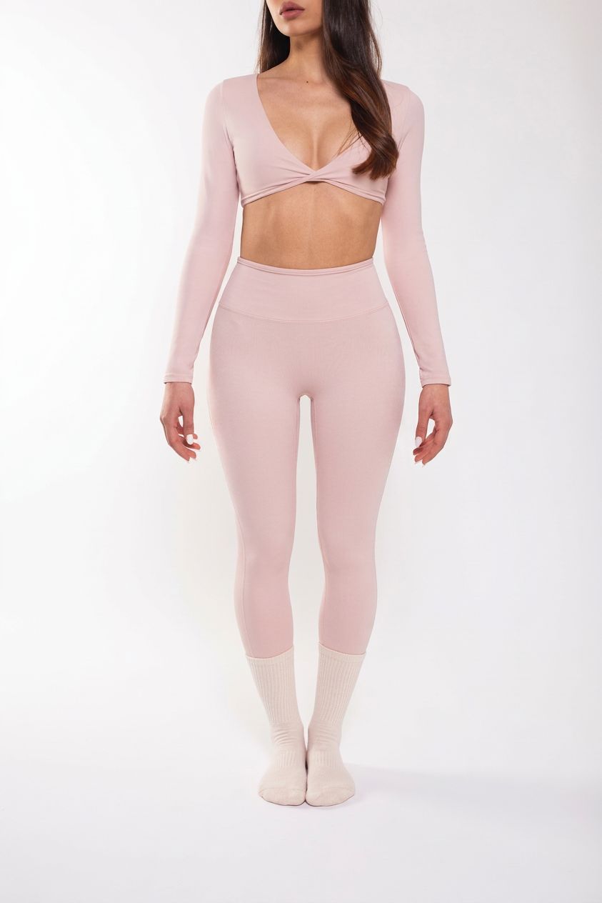 Ensemble activewear VORN « Heiress » — coloris Baby Pink : brassière manches longues + legging taille haute